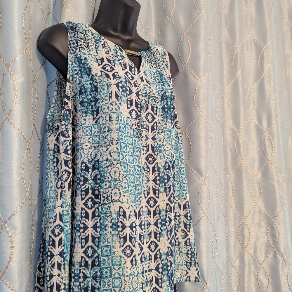 225. Valerie Stevens Blue and White Patterned Sleeveless Dress - Xlarge